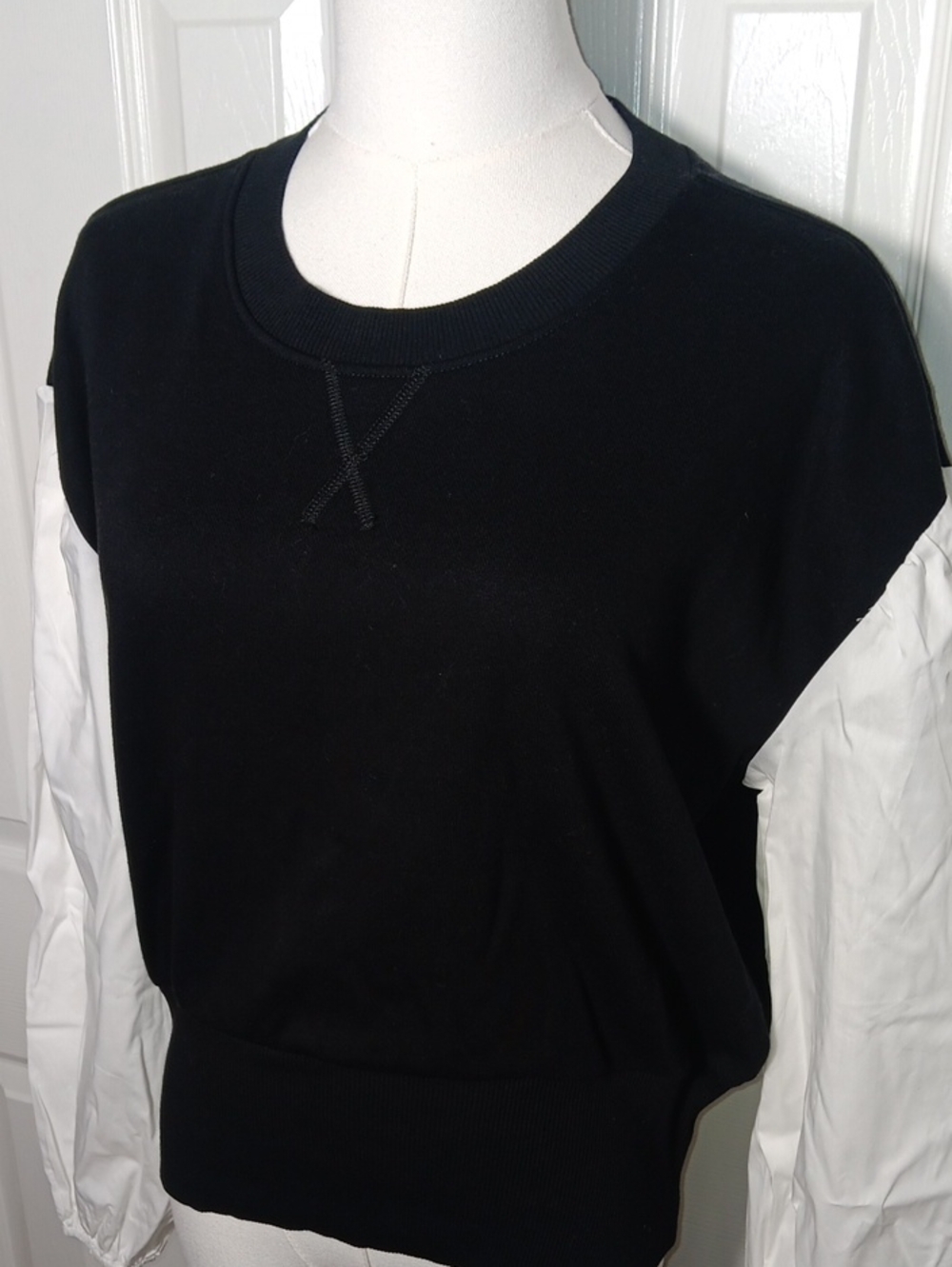 NWT Truth by Republic Black Mixed Media Balloon Sleeve Sweatshirt Medium - Picture 2 of 13